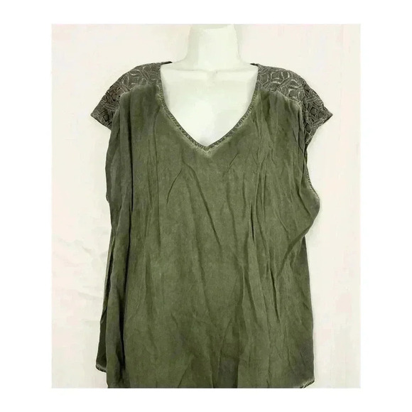 Torrid Washed Challis Lace Top Sz 0 Women's Plus Green V Neck NWT - Picture 10 of 13